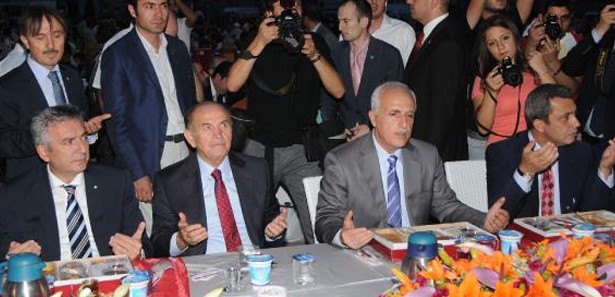 Taksim Meydanı'nda iftarda buluştular