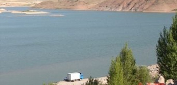 Uzunlu Barajı, sızıntı nedeniyle boşalıyor
