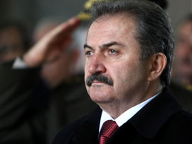 Zeybek: Erdoğan kendini halife gibi görüyor