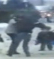Çocuklarının önünde sokakta kavga ettiler