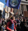 İrlanda´da 5 bin protestocu Dublin´e yürüdü