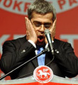 Genel Başkan adayı kürsüde fenalaştı!