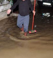 İzmir'de aşırı yağış su baskınlarına neden oldu