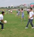 Kadın futbol antrenörü kupa sevinci yaşadı