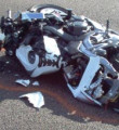 Otomobilin çarptığı motorsikletli öldü