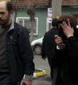 Parasını çaldıkaları yaşlı kadını dövdüler