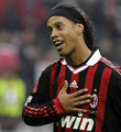 Ronaldinho Milan'da kalacak