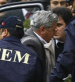 Tututklu amiralin eşi isyan etti