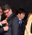 Abdullah Gül hayırseverlere madalya taktı