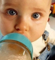 Bebeklerde ilk altı ay anne sütü şart