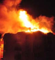Edirne'de apartman çatısı alev alev yandı