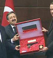 Erdoğan'a tuğralı tabanca hediyesi