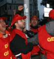 İzmir'de zincirli protesto