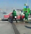 Kadıköy'de benzinlikte LPG'li araç alev aldı VİDEO