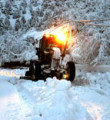Kar yağışı köy yollarını kapttı