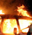 Kara Kuvvetleri önünde esrarengiz araç yangını