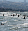 Karadeniz'de sezon dalgalı başladı