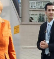Merkel'i Komiser Yavuz koruyor