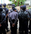 Myanmar polisi beyaz fosforla saldırdı