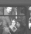 Otobüste toplu kitap okuma eylemi