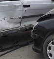 Otomobil bariyerlere çarptı: 2 yaralı