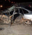Otomobil elektrik direğine çarptı: 1 ölü, 2 yaralı