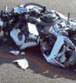Otomobil yola savrulan motorsikletliye çarptı: 1 ölü