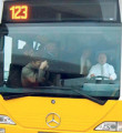 Sarı otobüsler İstanbul yollarında
