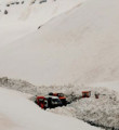 Sivas'ta kar yağışı ulaşımı felç etti
