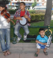 Sokakta çalışan çocuklar konser verdi