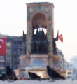 Taksim Meydanı kuşlara ve polislere emanet
