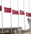 Türk bayrakları Japonya için yarı indirildi