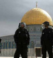 Yüzlerce İsrail polisi Mescid-i Aksa'ya girdi